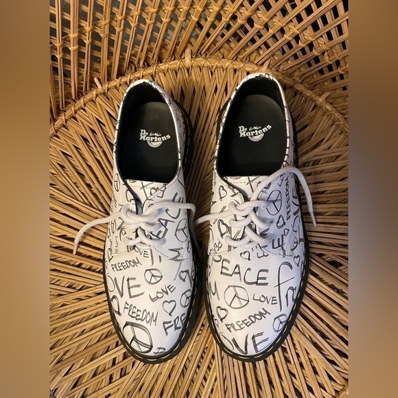 Dr. Martens Rare Script Graffiti Oxford Shoes Size 7 – Peace & Love Print - Picture 2 of 5